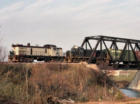 D&M 181-974 Crossing Cheboygan River